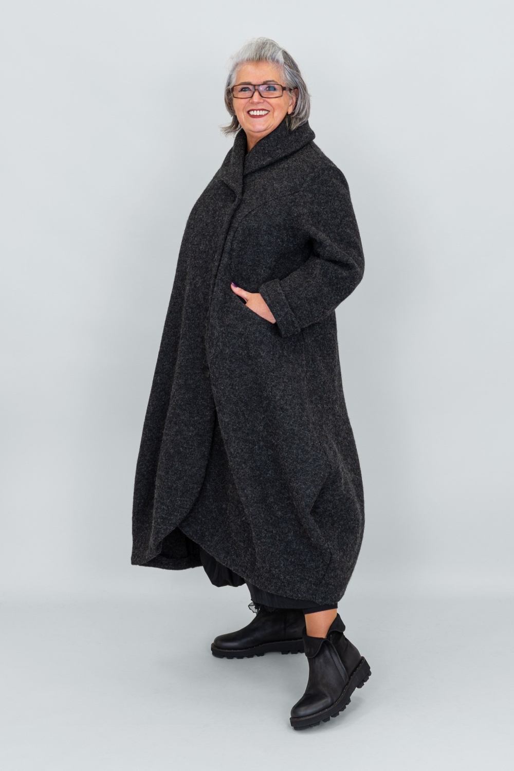 Sesara Mantel im Oversized Look aus 100% Wolle in anthrazit