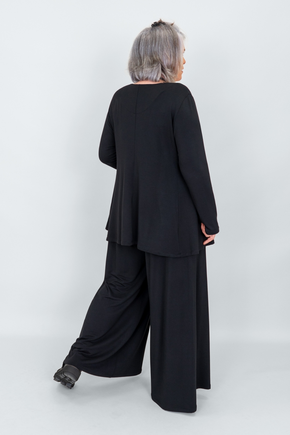 Cusanus Hose im Marlene Stil aus Bambusfaser in schwarz