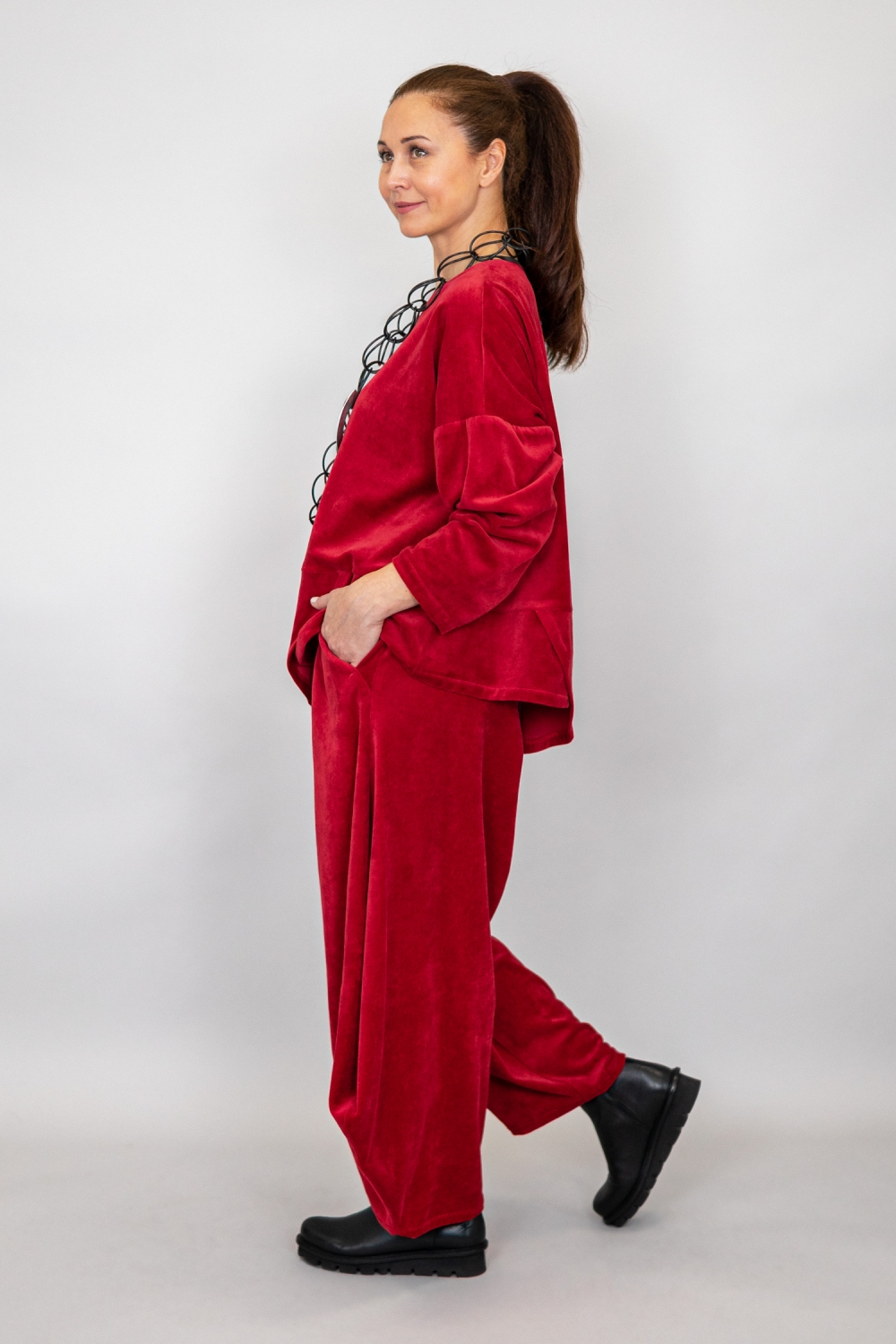 Gorana Oberteil in Kastenform aus Nicky Velours Stoff in rot