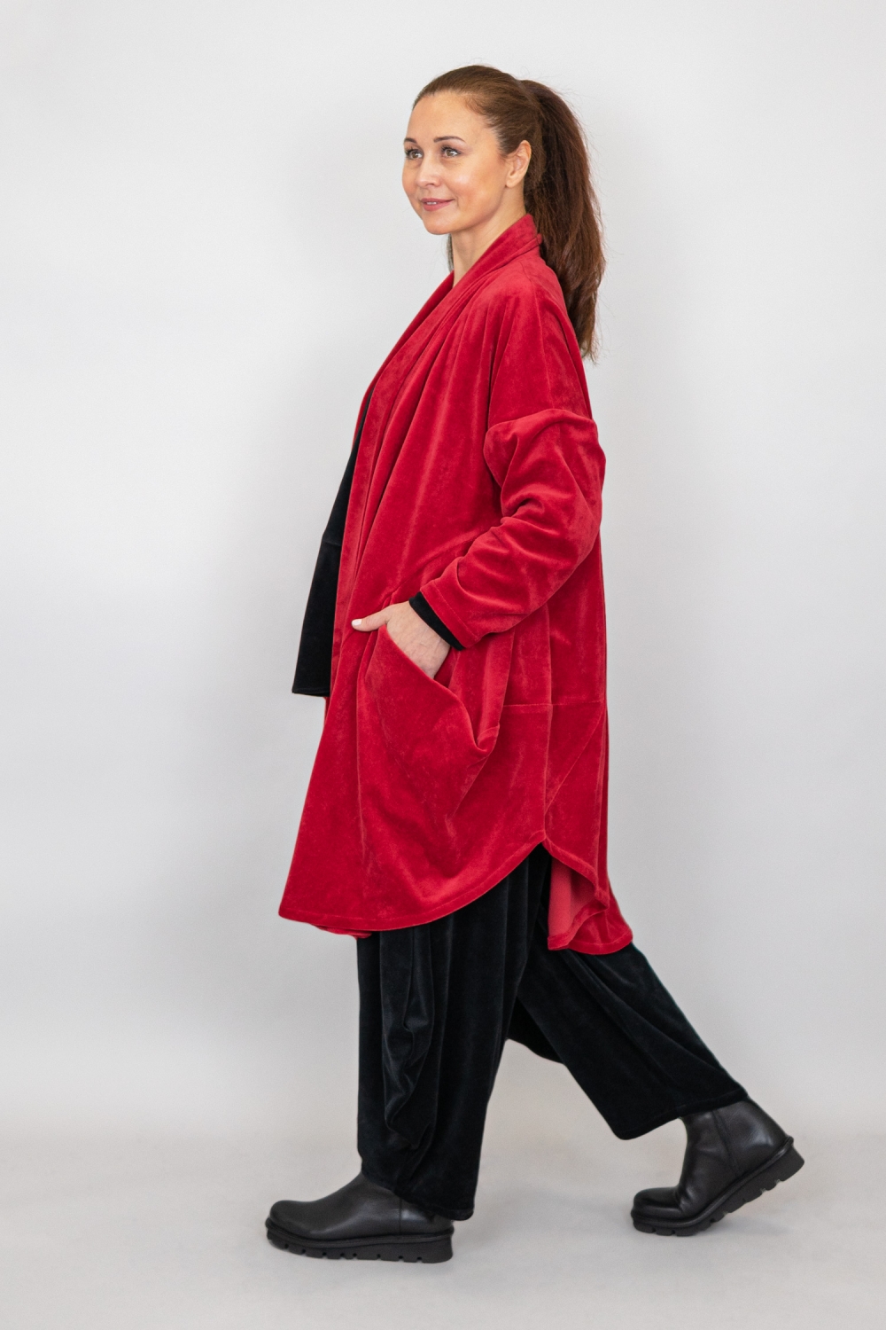 Sassy Jacke in Tulpenform aus Nicky Velours Stoff in rot