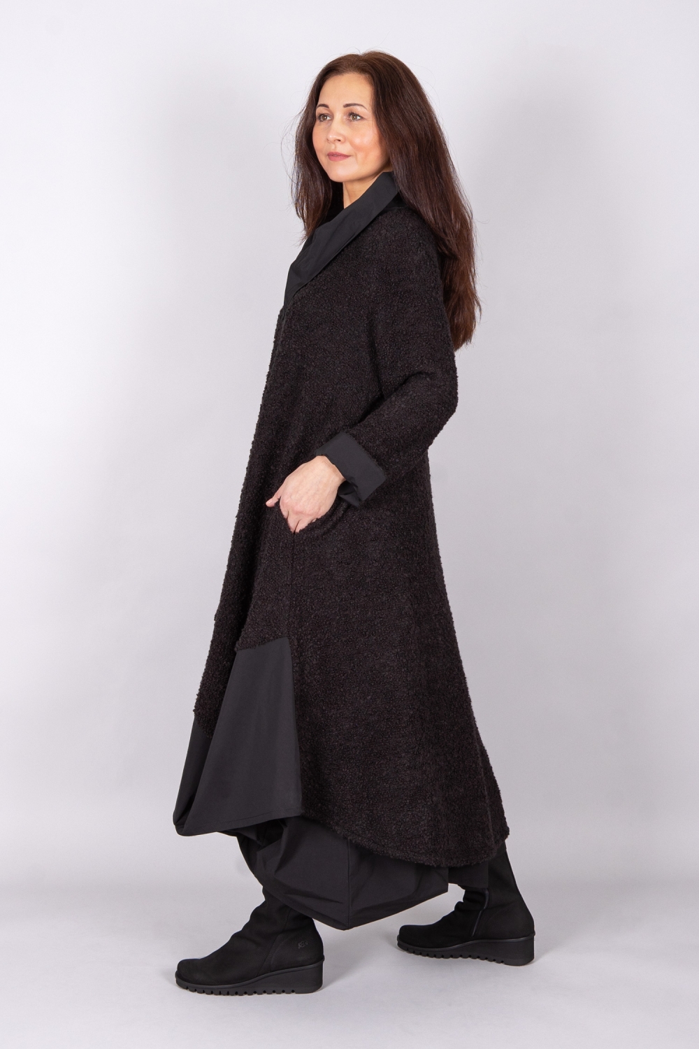 Ellipse Kleid in A-Form aus Bouclé kombiniert mit Taft in schwarz